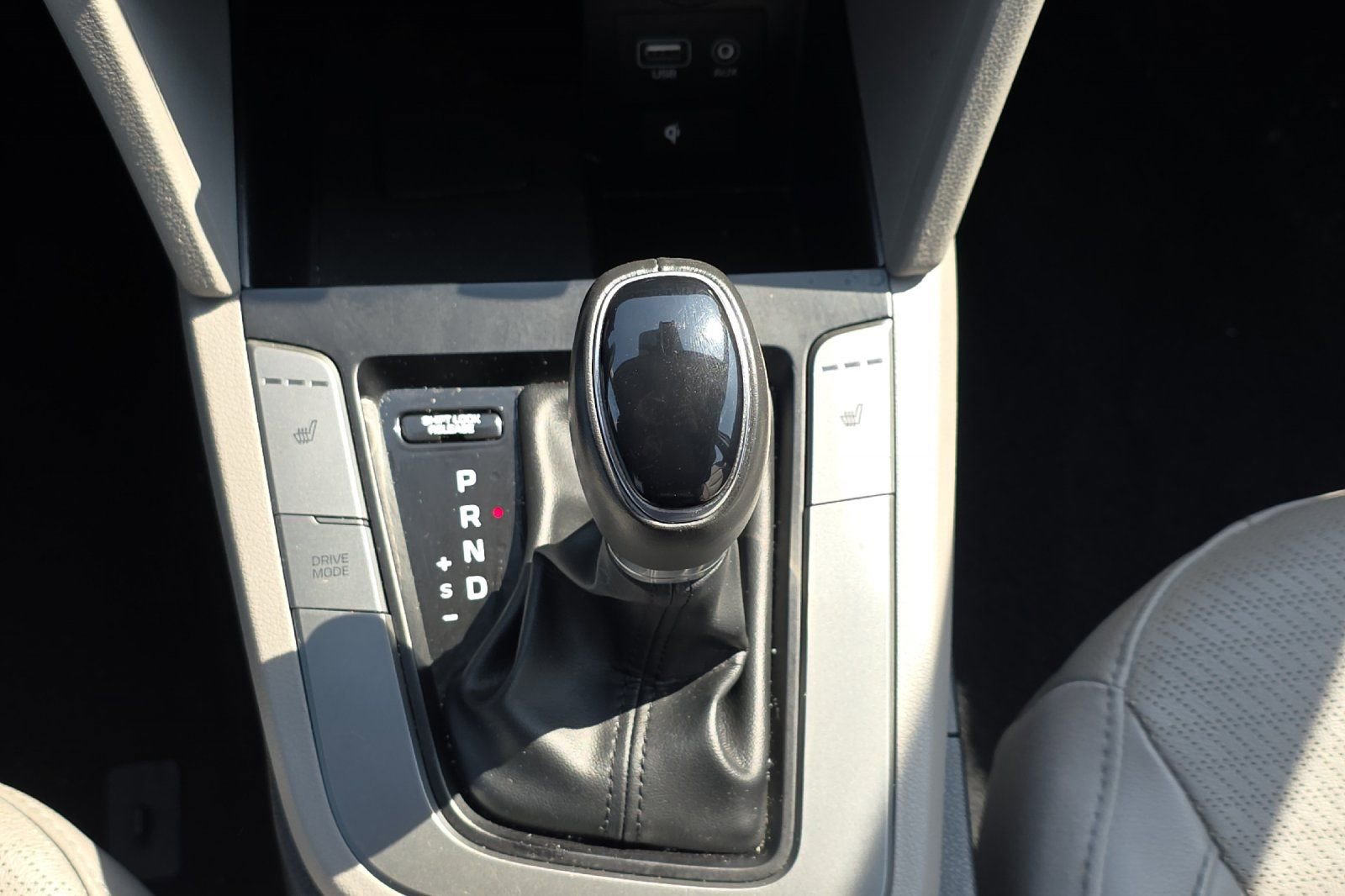 Used 2019 Hyundai Elantra Limited image 20