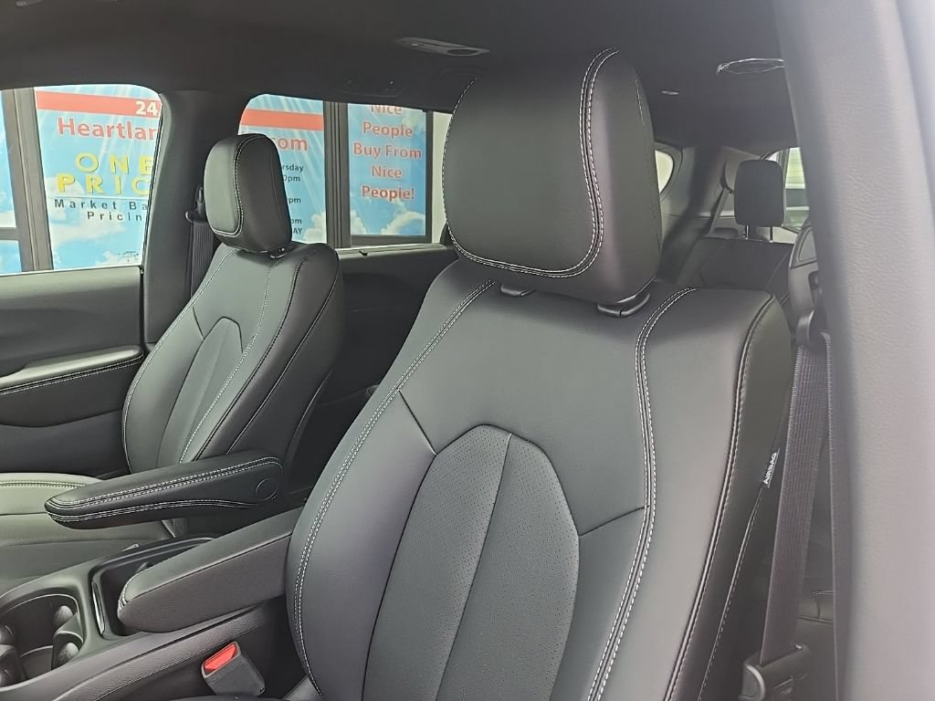 New 2027 Chrysler Pacifica Select w/ Family Tech Group FWD image 34