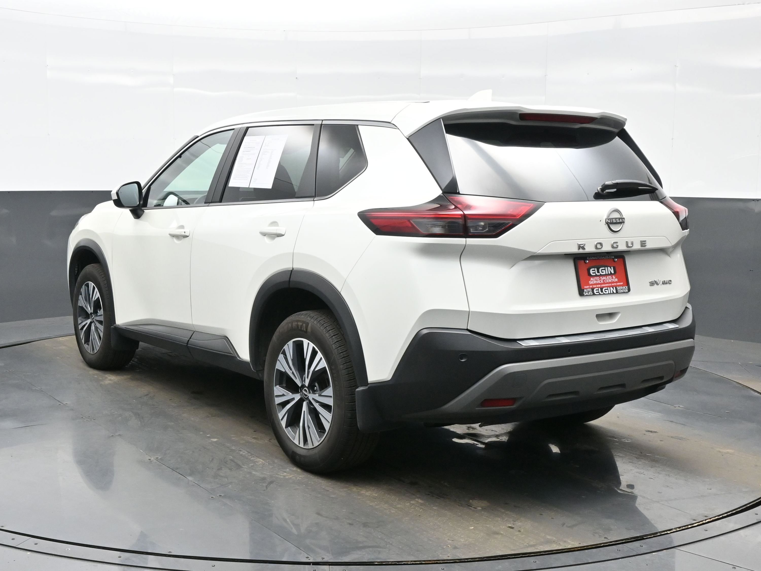 Used 2023 Nissan Rogue SV image 4