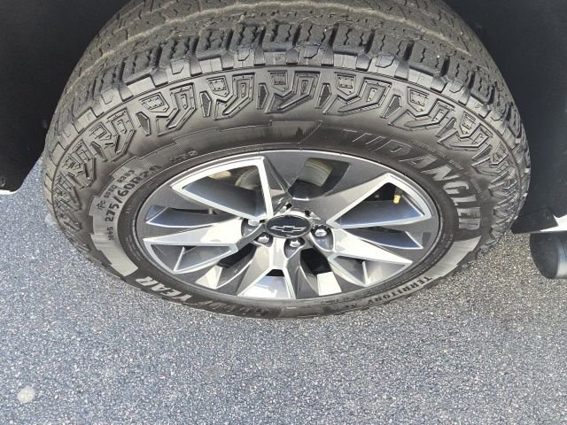 Used 2024 Chevrolet Suburban Z71 w/ Luxury Package image 31