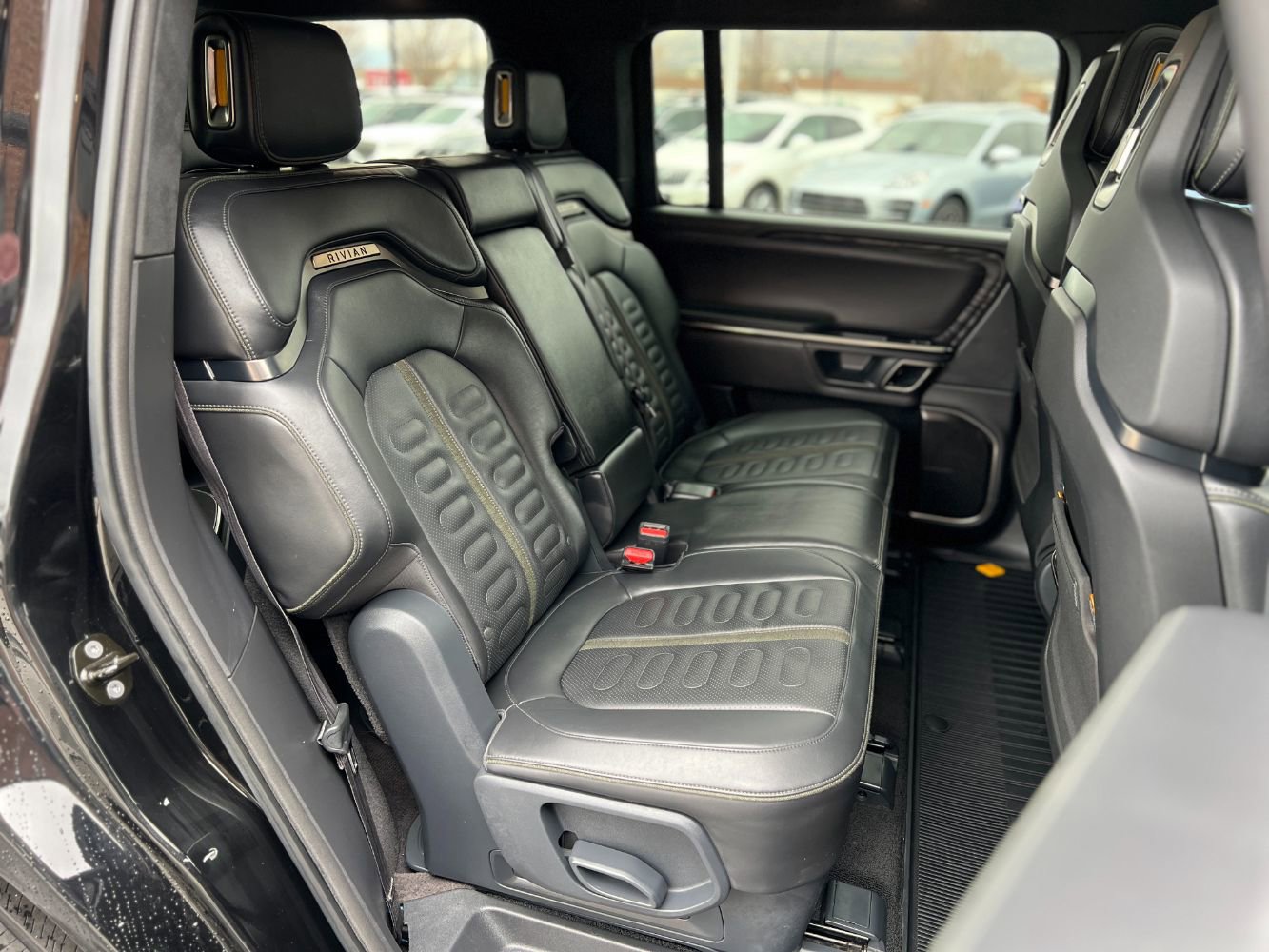 Used 2022 Rivian R1S Launch Edition image 25