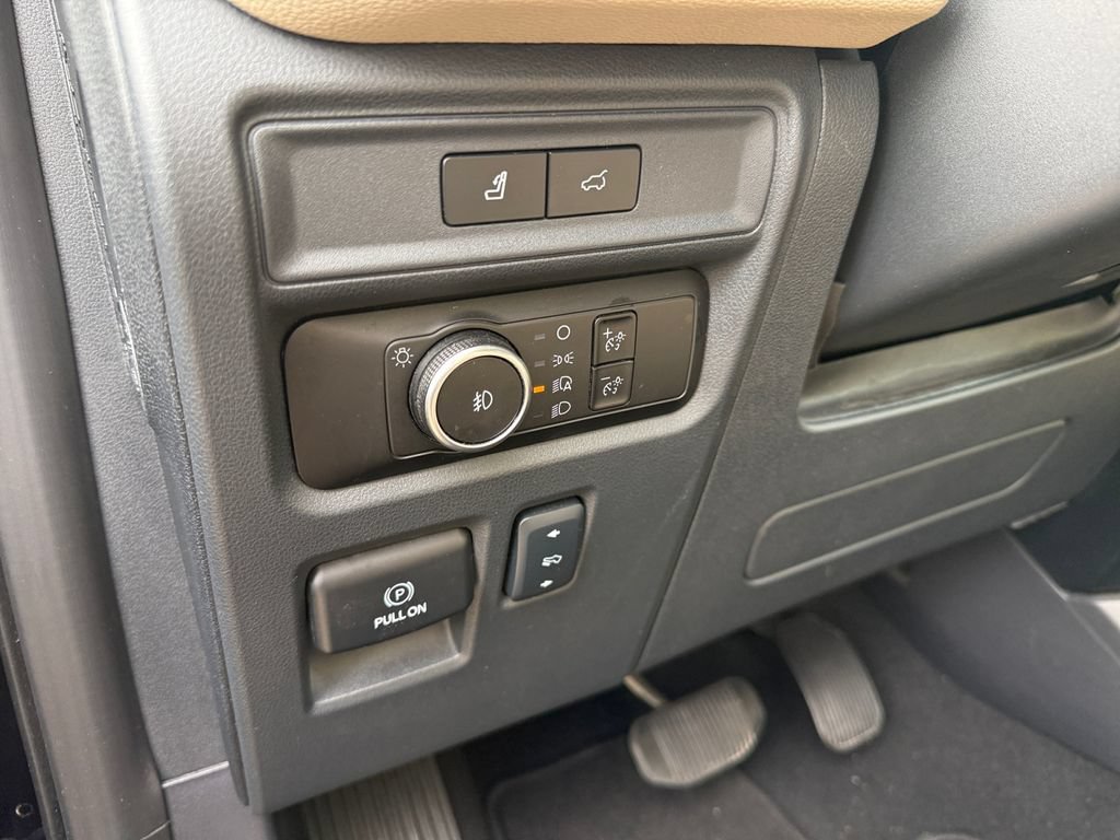 Used 2024 Ford Expedition Limited AWD/4WD image 19