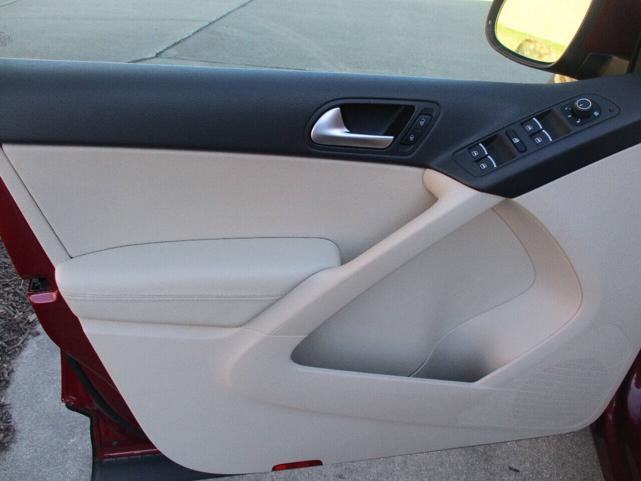 Used 2016 Volkswagen Tiguan SE AWD/4WD image 26