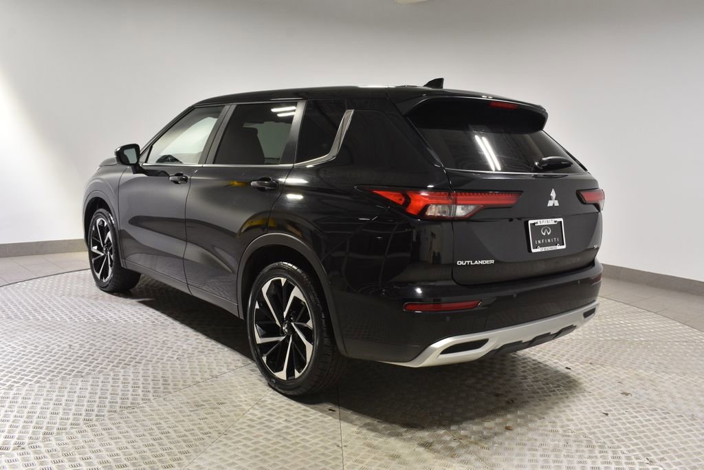 Used 2024 Mitsubishi Outlander SE Black Edition image 5