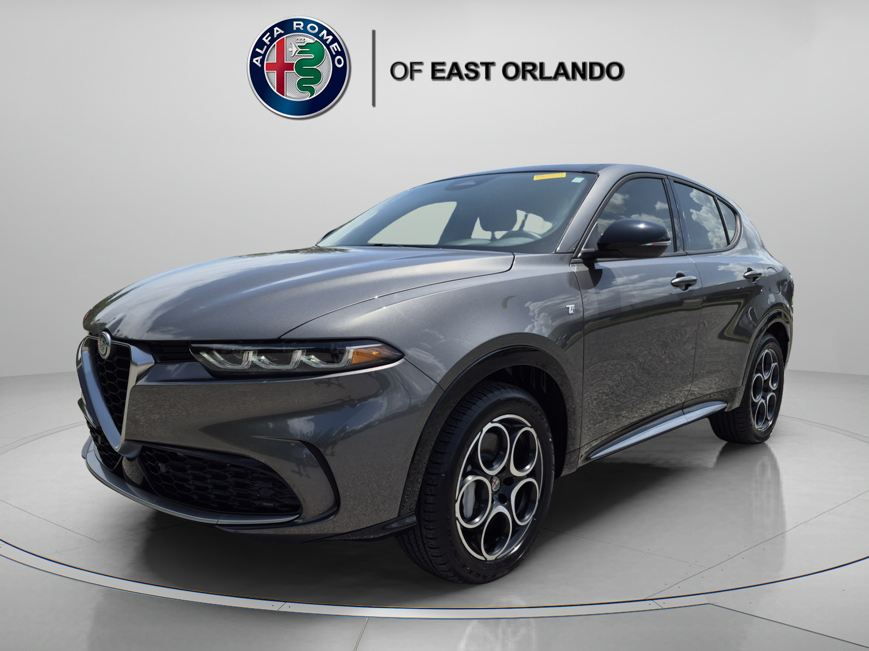Used 2024 Alfa Romeo Tonale Ti w/ Premium Interior Package AWD/4WD image 5
