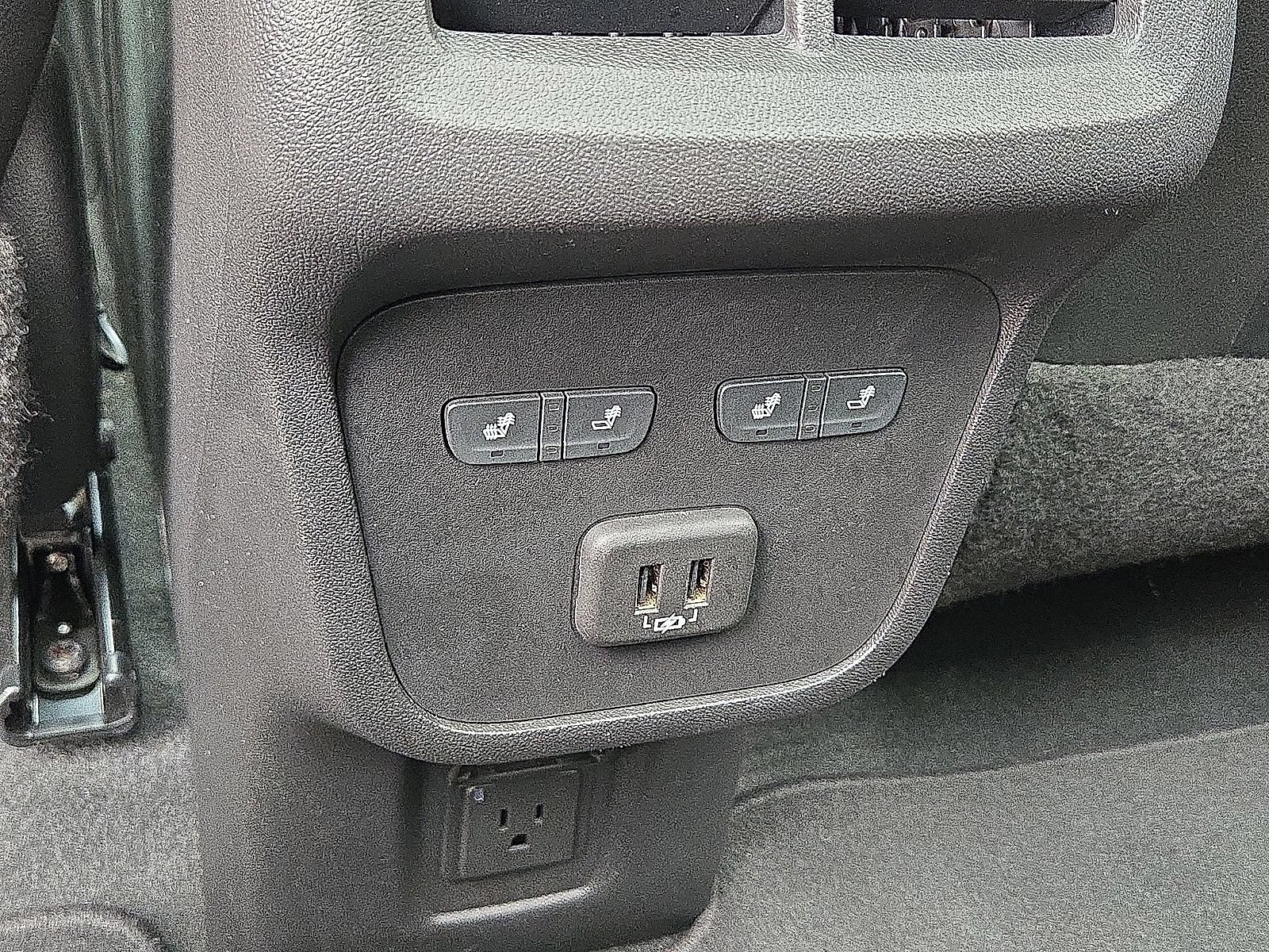 Used 2022 Chevrolet Equinox Premier AWD/4WD image 17