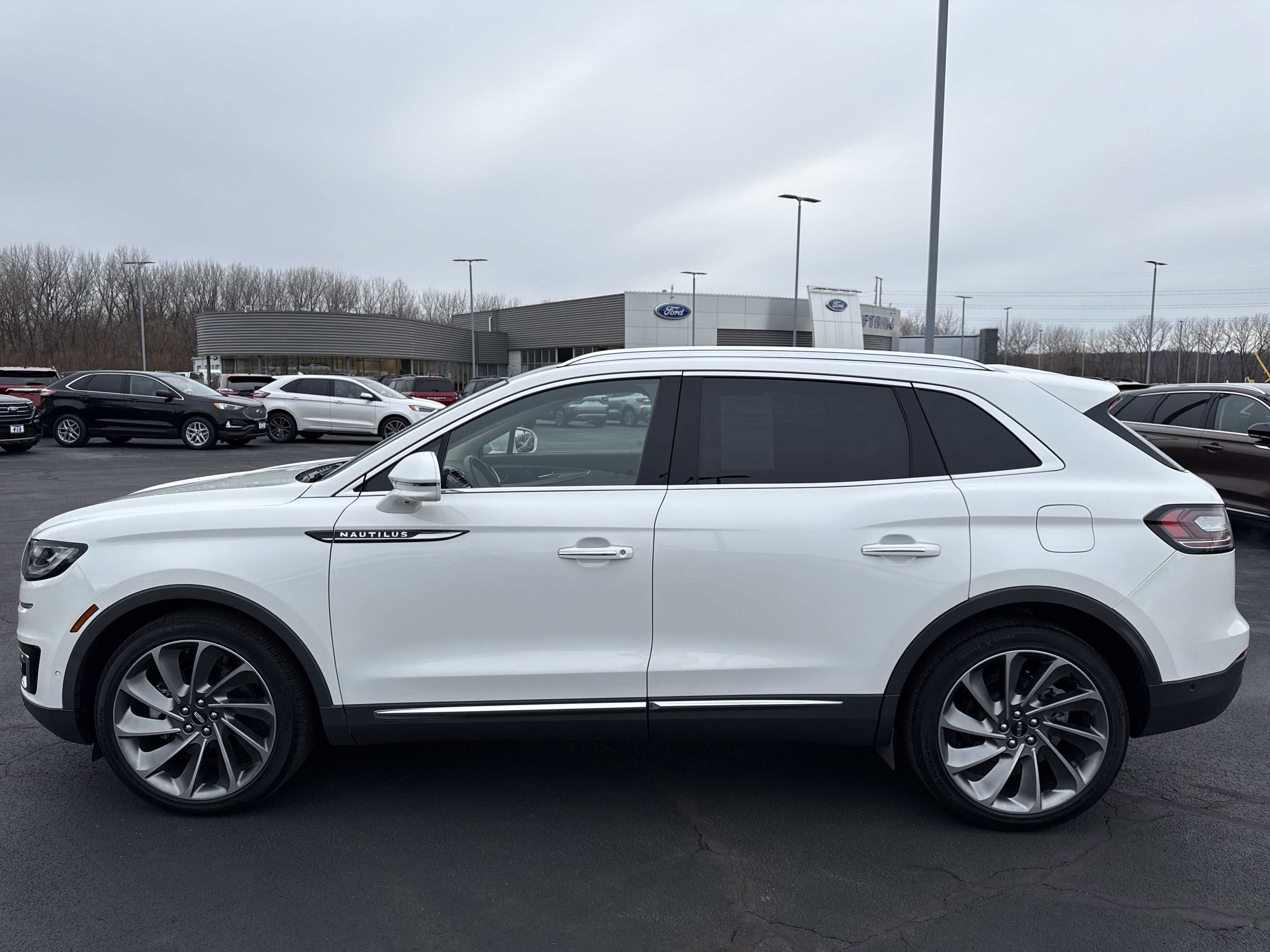 Used 2020 Lincoln Nautilus Reserve w/ Equipment Group 201A image 2