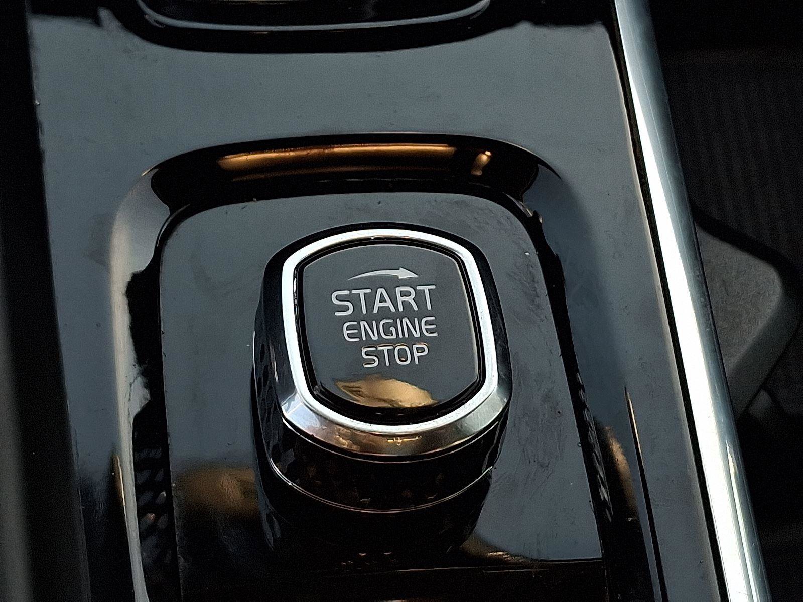 Used 2025 Volvo V60 B5 Cross Country Plus image 24