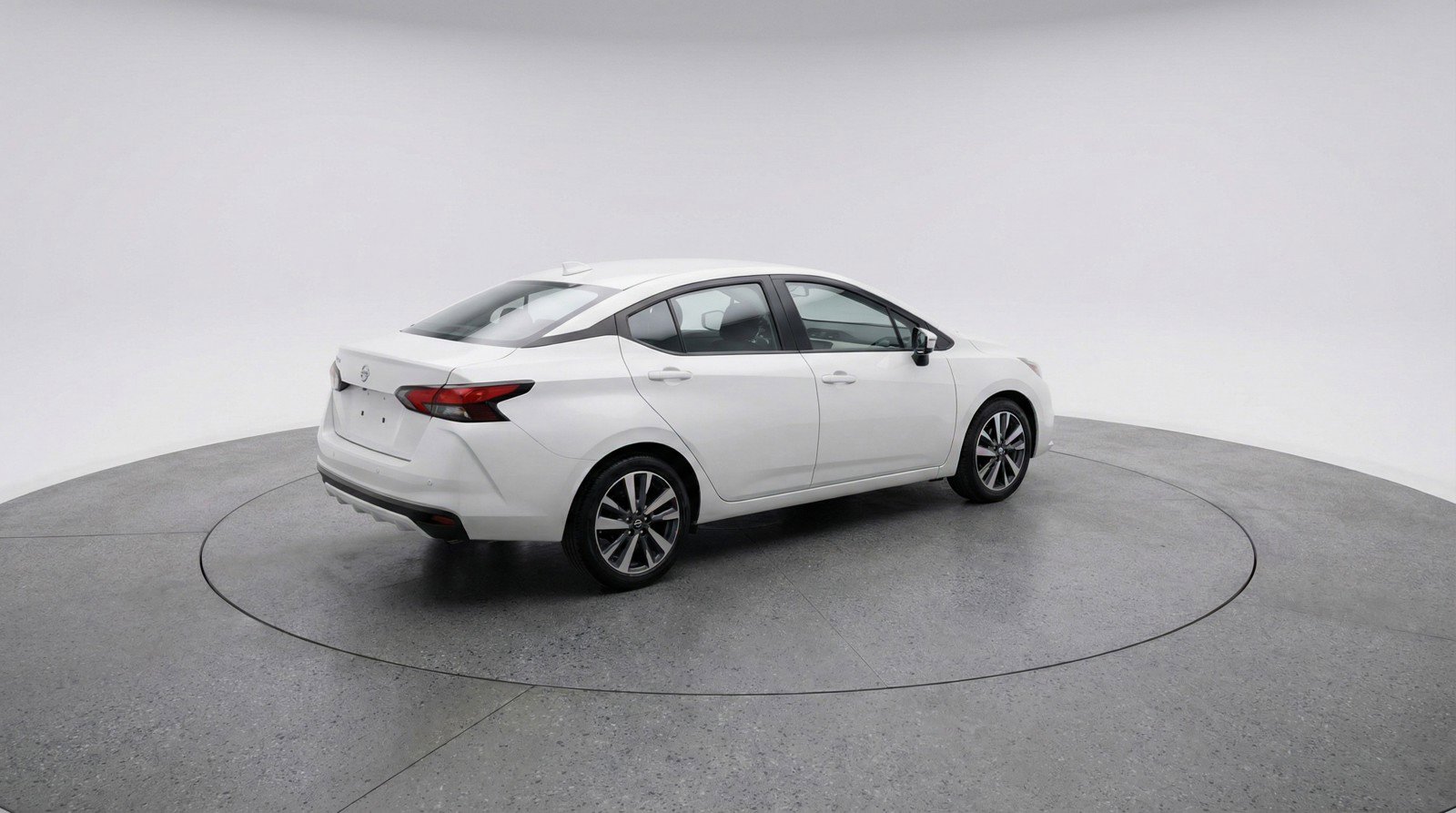 Used 2025 Nissan Versa SV image 9