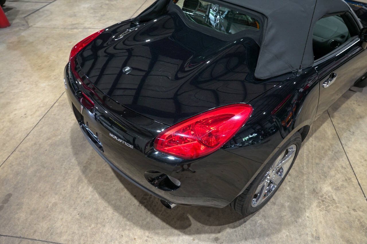 Used 2006 Pontiac Solstice Convertible w/ Premium Package RWD image 34