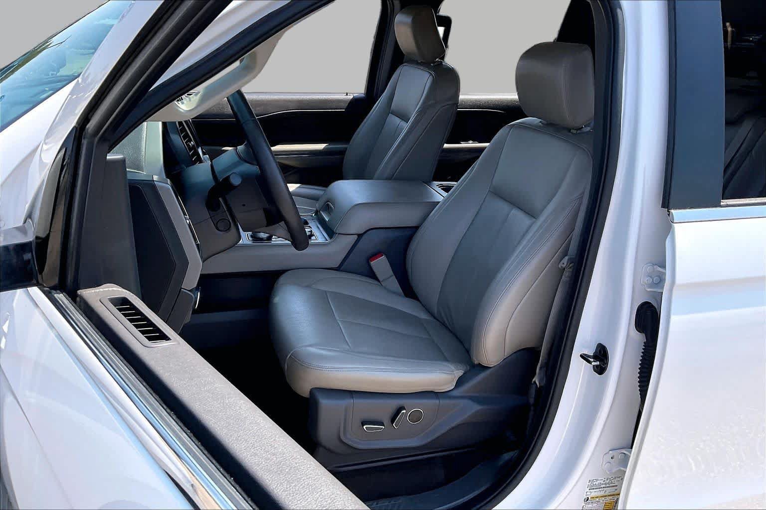 Used 2019 Ford Expedition Max XLT w/ Equipment Group 202A AWD/4WD image 8