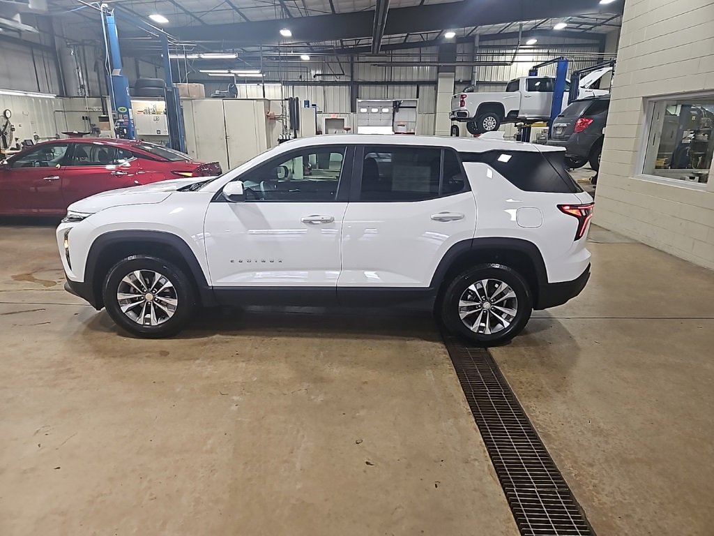 Used 2025 Chevrolet Equinox LT image 4