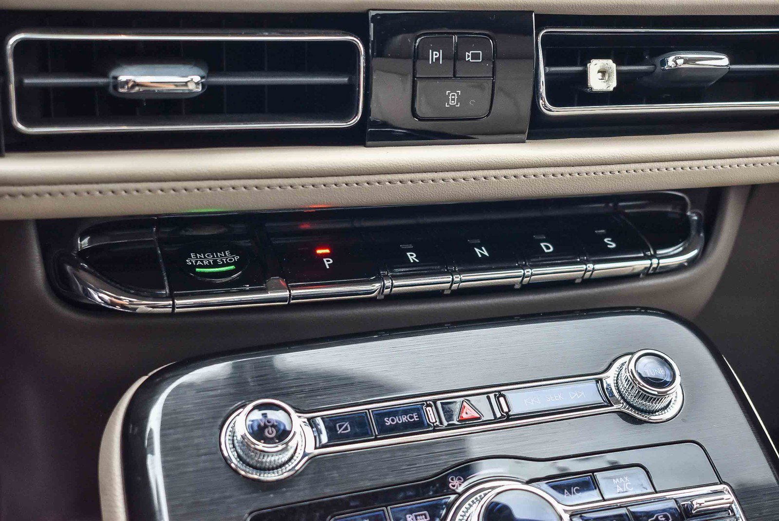 Used 2022 Lincoln Nautilus Reserve w/ Luxury Package image 16