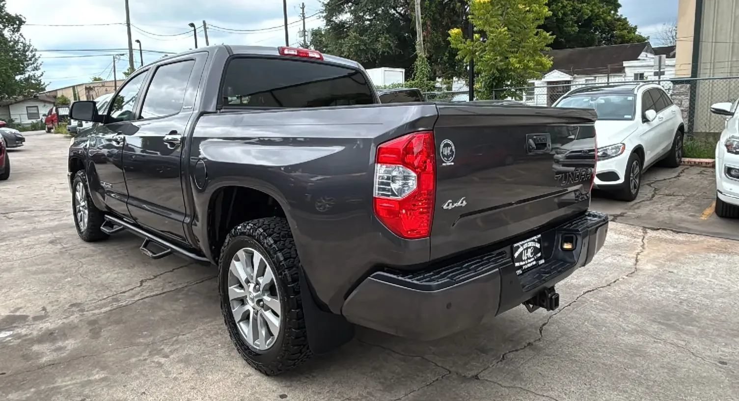 Used 2017 Toyota Tundra Limited w/ Limited Premium Package AWD/4WD image 6