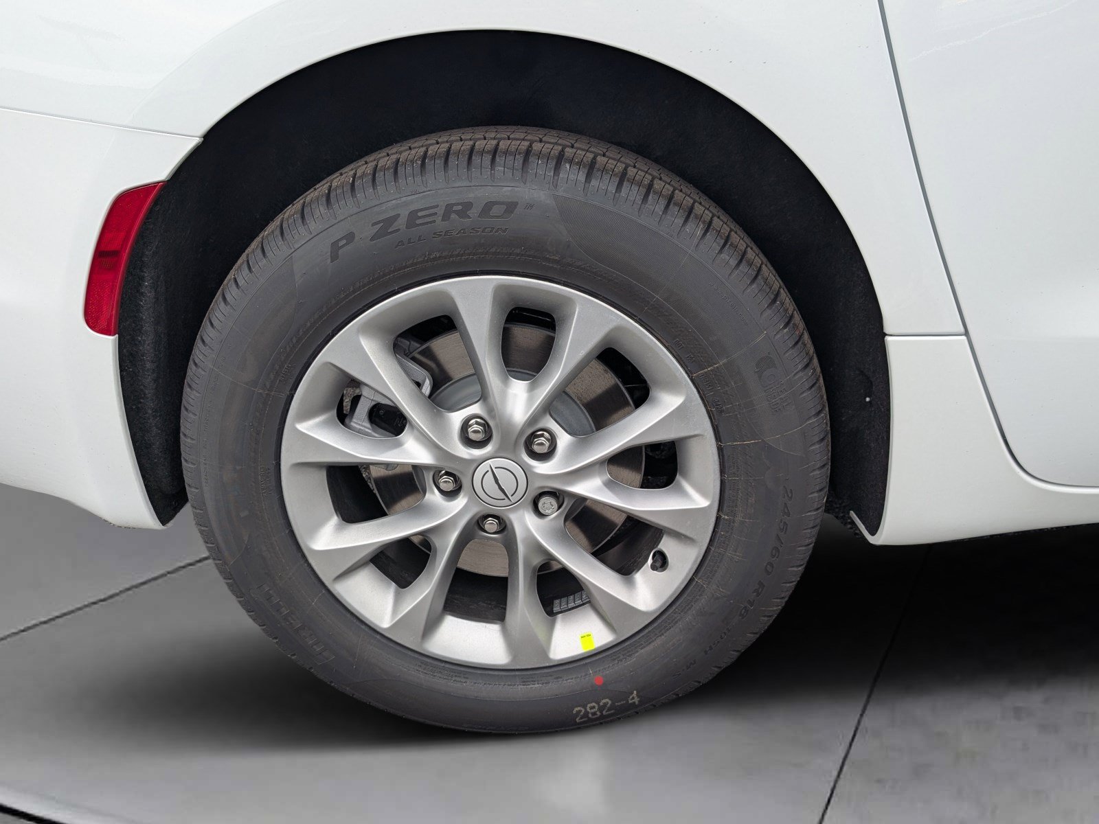 New 2026 Chrysler Pacifica Limited AWD/4WD image 9