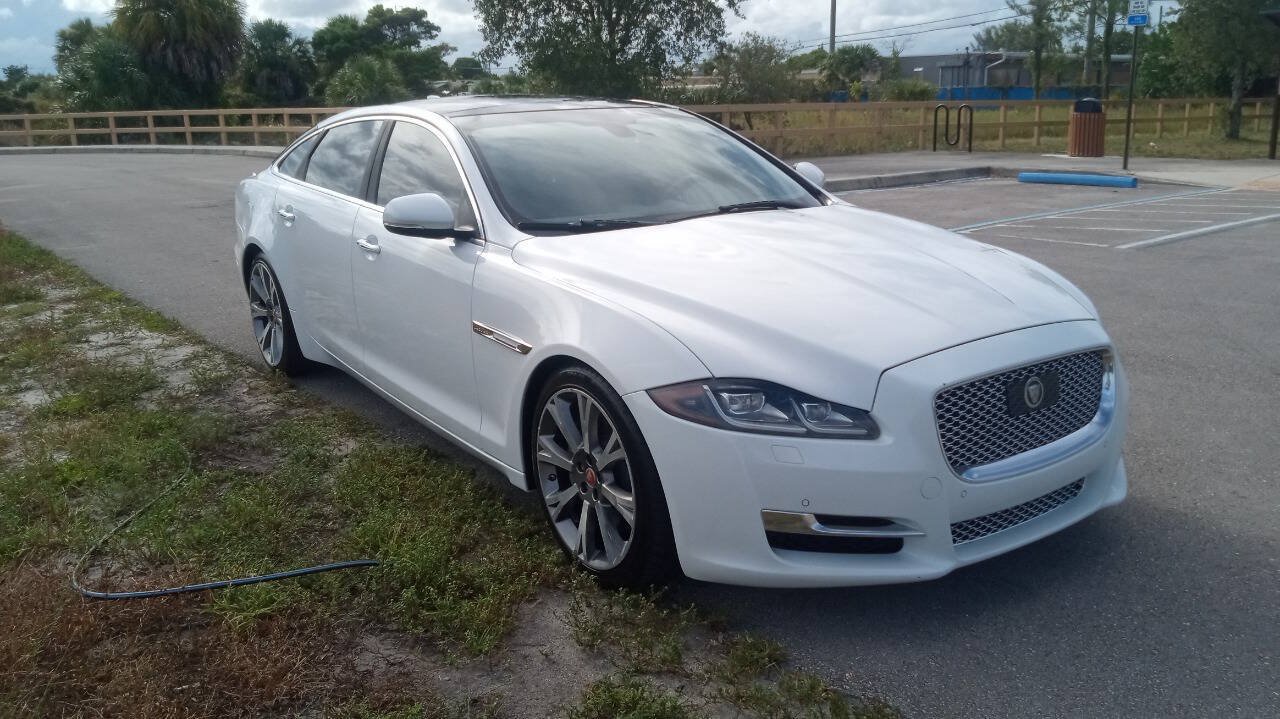 Used 2017 Jaguar XJ L Portfolio RWD image 4