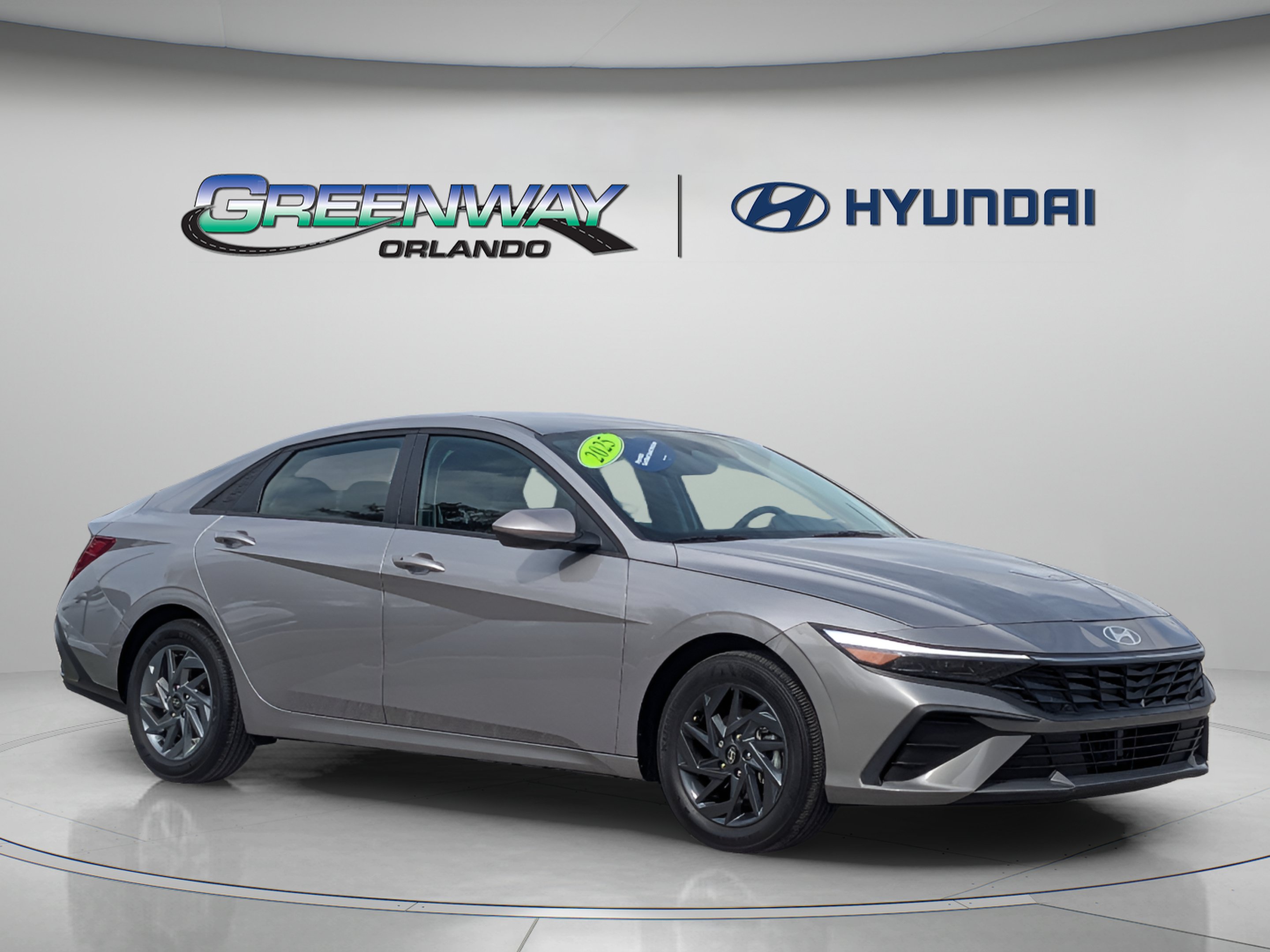 Used 2025 Hyundai Elantra Hybrid FWD image 2