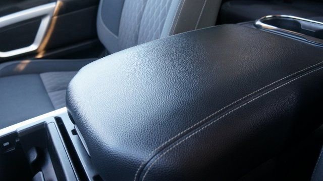 Used 2024 Nissan Titan SV w/ SV Convenience Package image 22