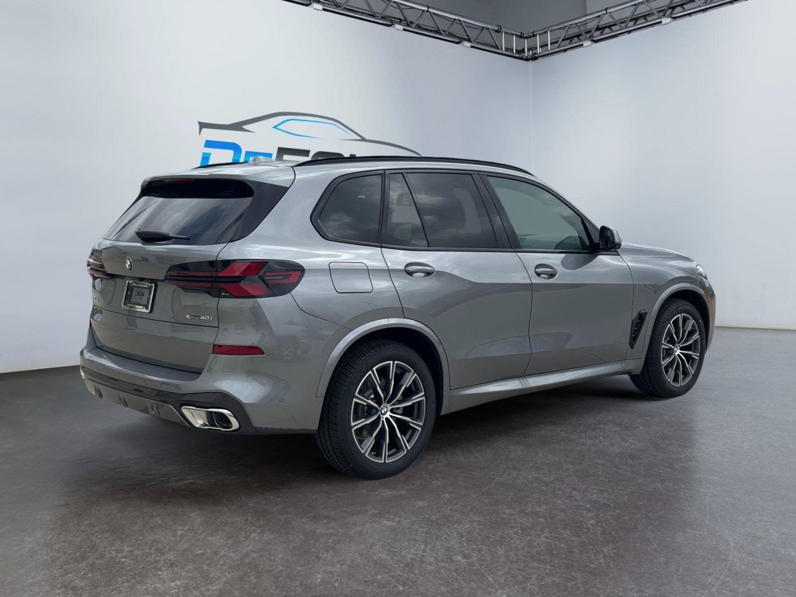 Used 2026 BMW X5 xDrive40i w/ M Sport Package AWD/4WD image 3