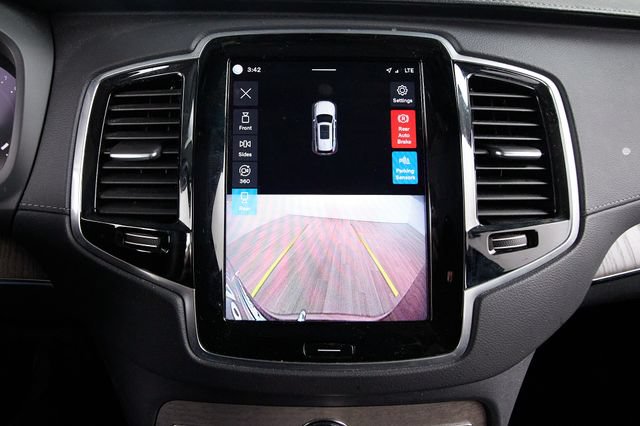 Certified 2023 Volvo XC90 B6 Ultimate w/ Protection Package Premier AWD/4WD image 16