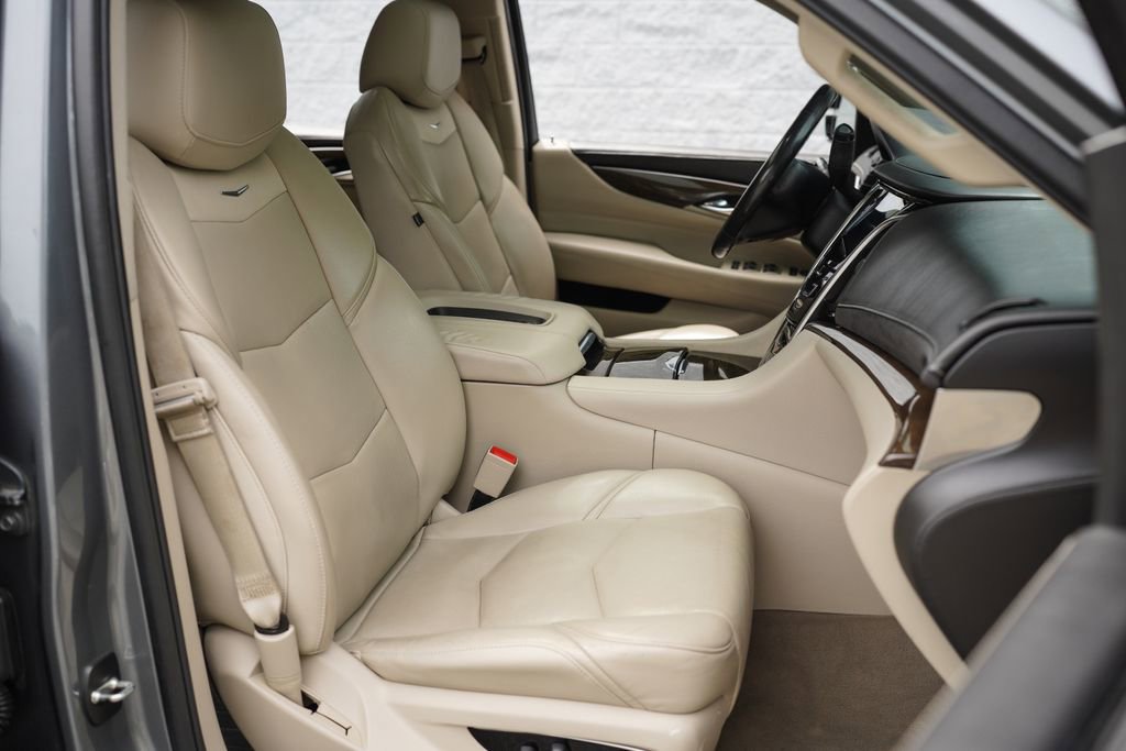 Used 2018 Cadillac Escalade ESV Luxury AWD/4WD image 22