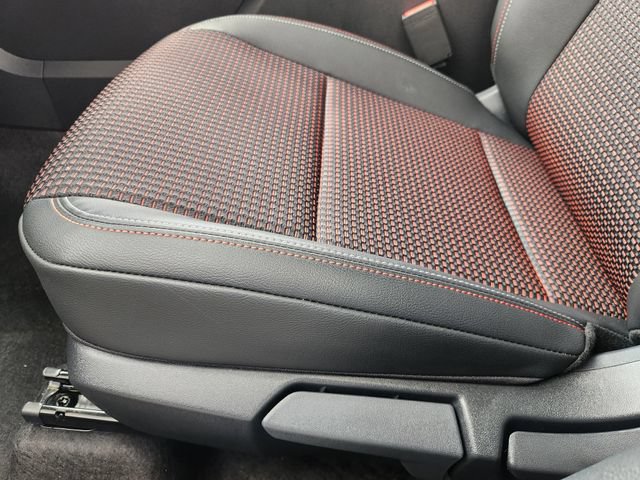 New 2025 Nissan Kicks SR FWD image 18
