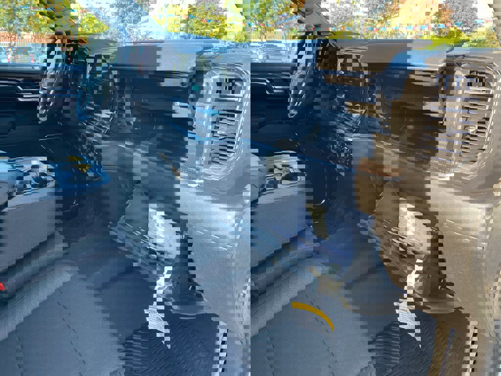 Used 2025 Chevrolet Silverado 1500 LT image 16