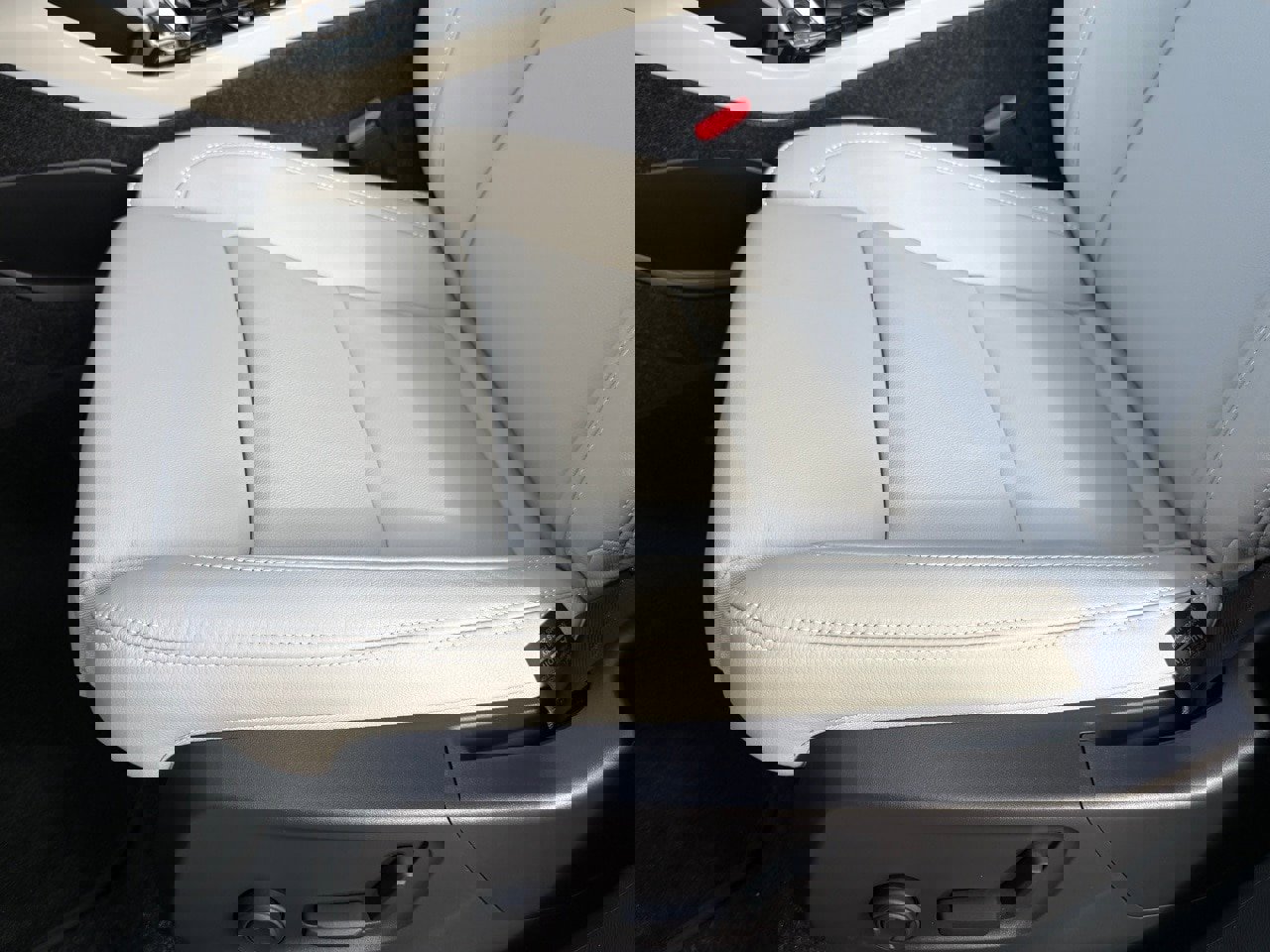 New 2026 Volvo XC40 B5 Plus w/ Protection Package Premier image 18