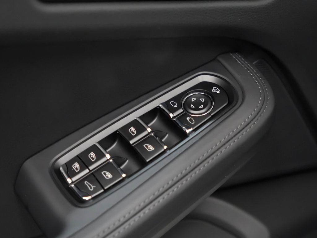 Used 2026 Porsche Macan image 15