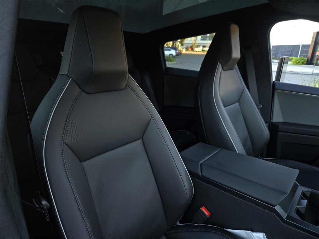 Used 2025 Tesla Cybertruck AWD Crew Cab image 15