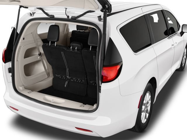 Used 2023 Chrysler Voyager LX FWD image 7