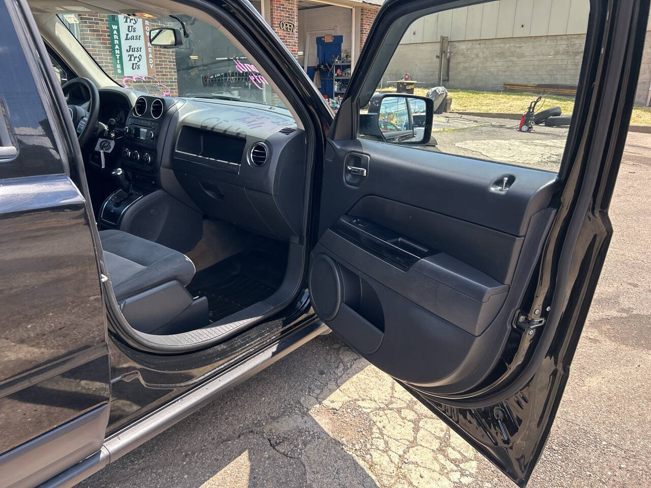 Used 2017 Jeep Patriot Sport w/ Power Value Group AWD/4WD image 22