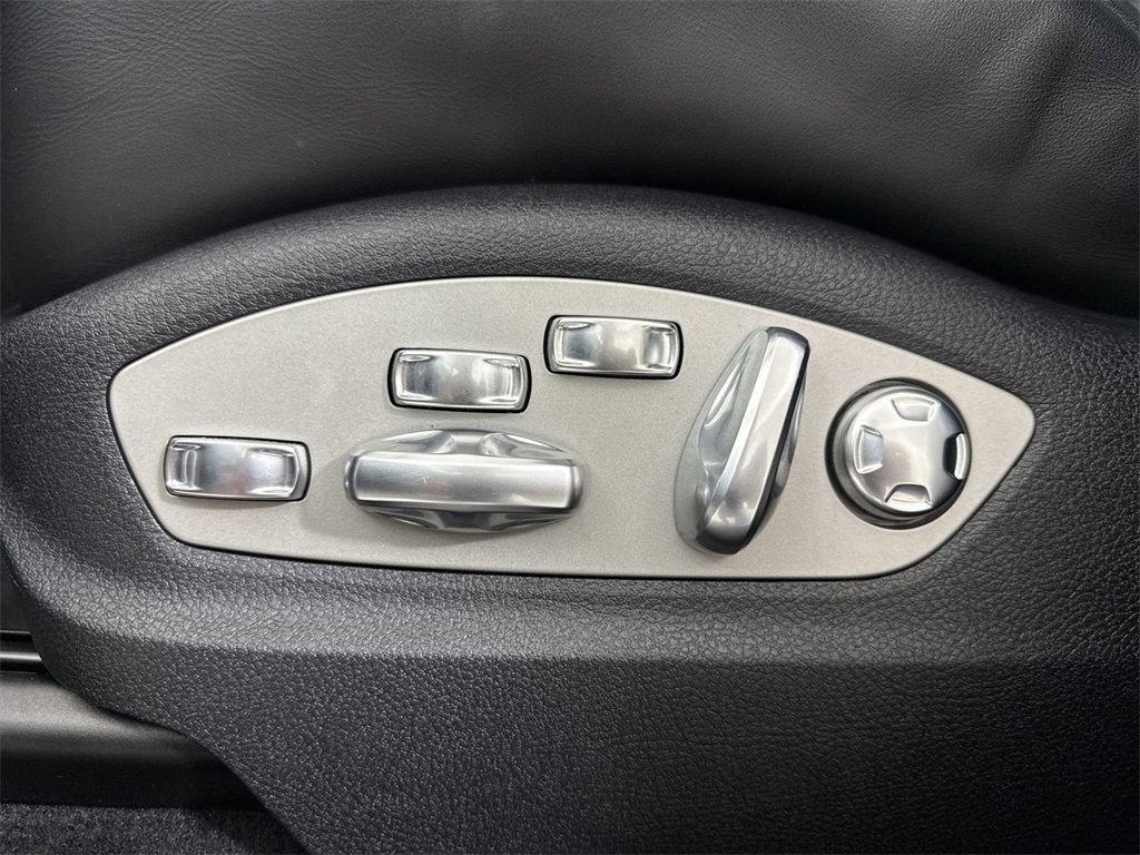 Certified 2023 Porsche Macan Turbo image 40