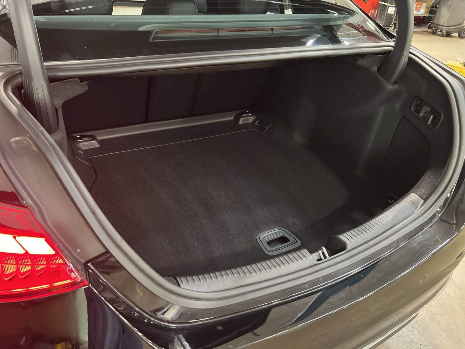 Used 2025 Mercedes-Benz C 300 Sedan image 23