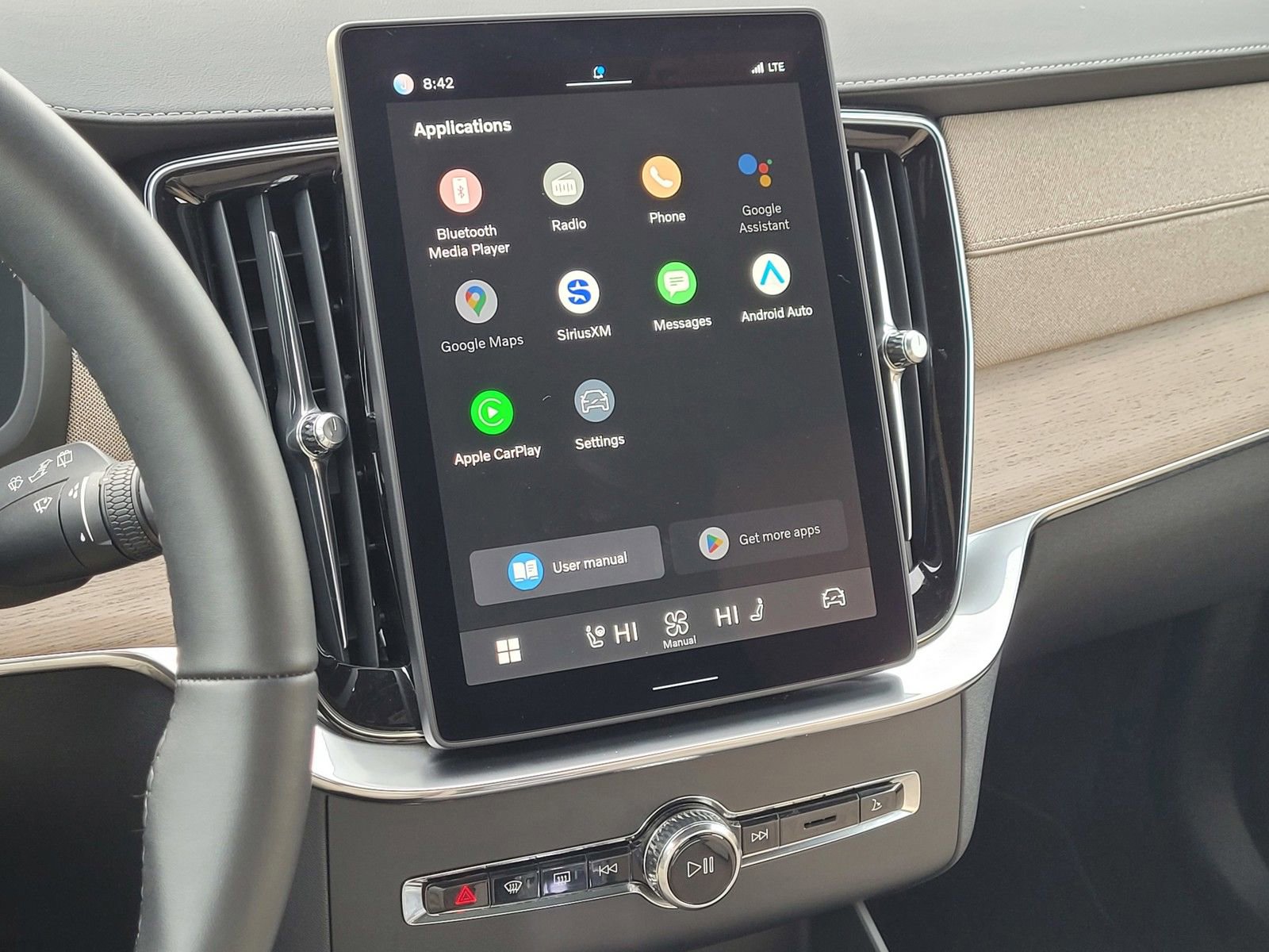 Certified 2025 Volvo XC90 T8 Plus image 25