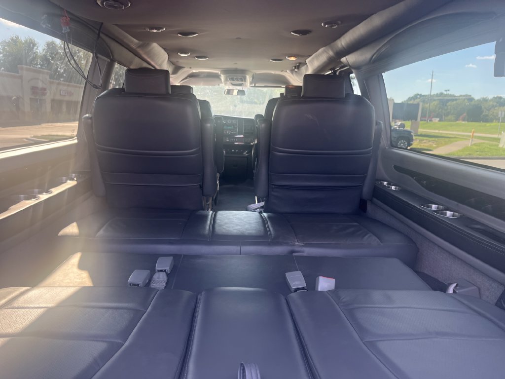 Used 2023 Chevrolet Express 2500 Extended RWD image 21