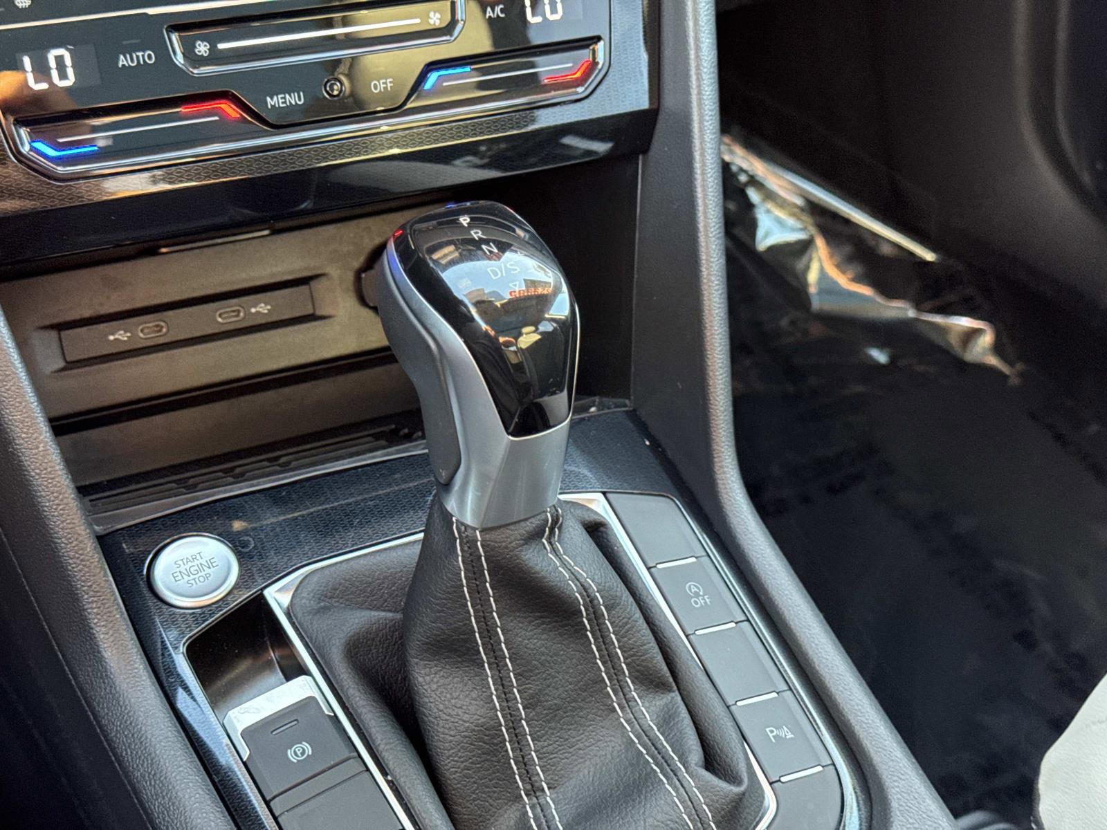 Certified 2025 Volkswagen Taos SE w/ Panoramic Sunroof Package image 24