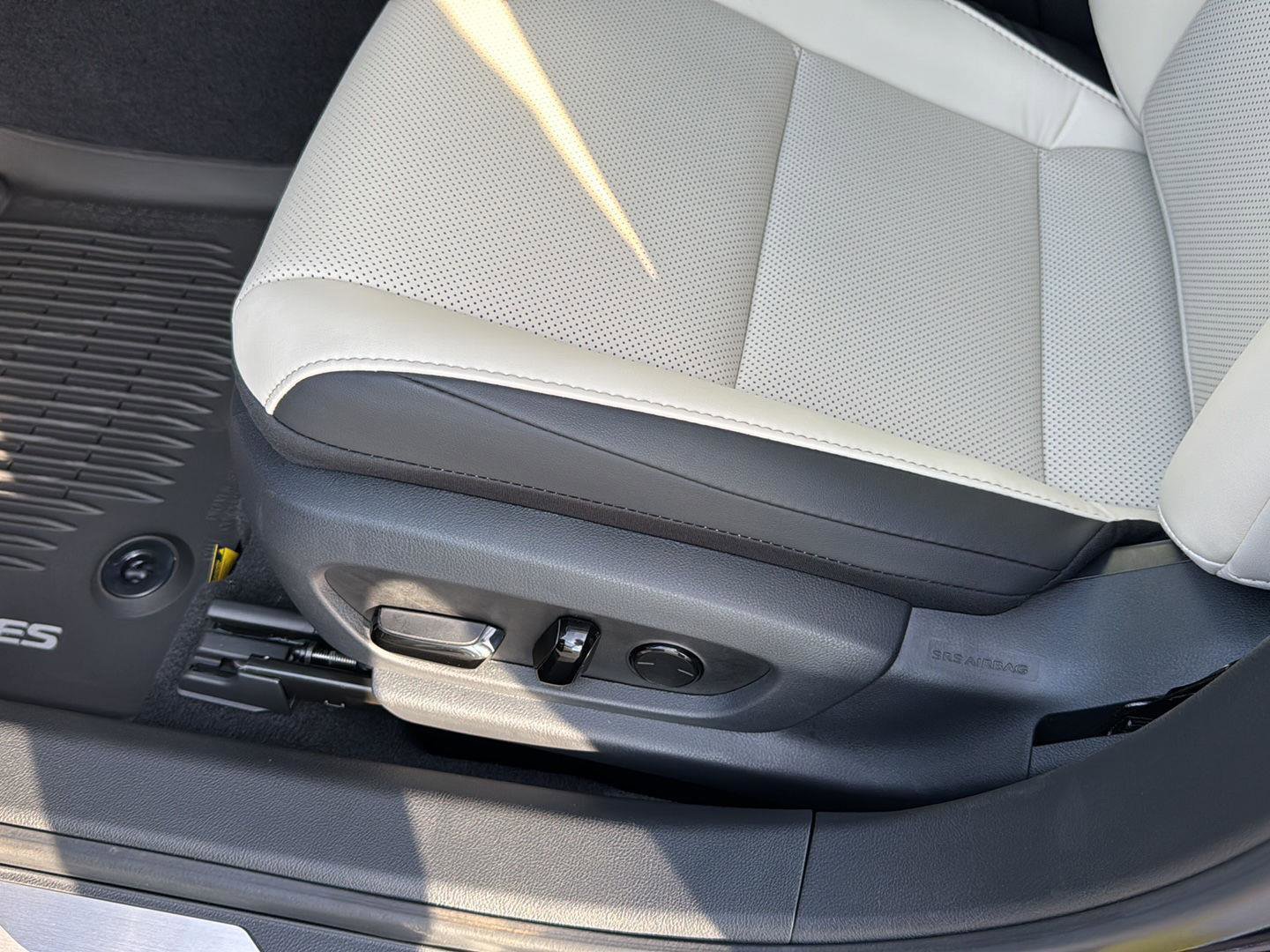 New 2025 Lexus ES 350 w/ Premium Package image 28