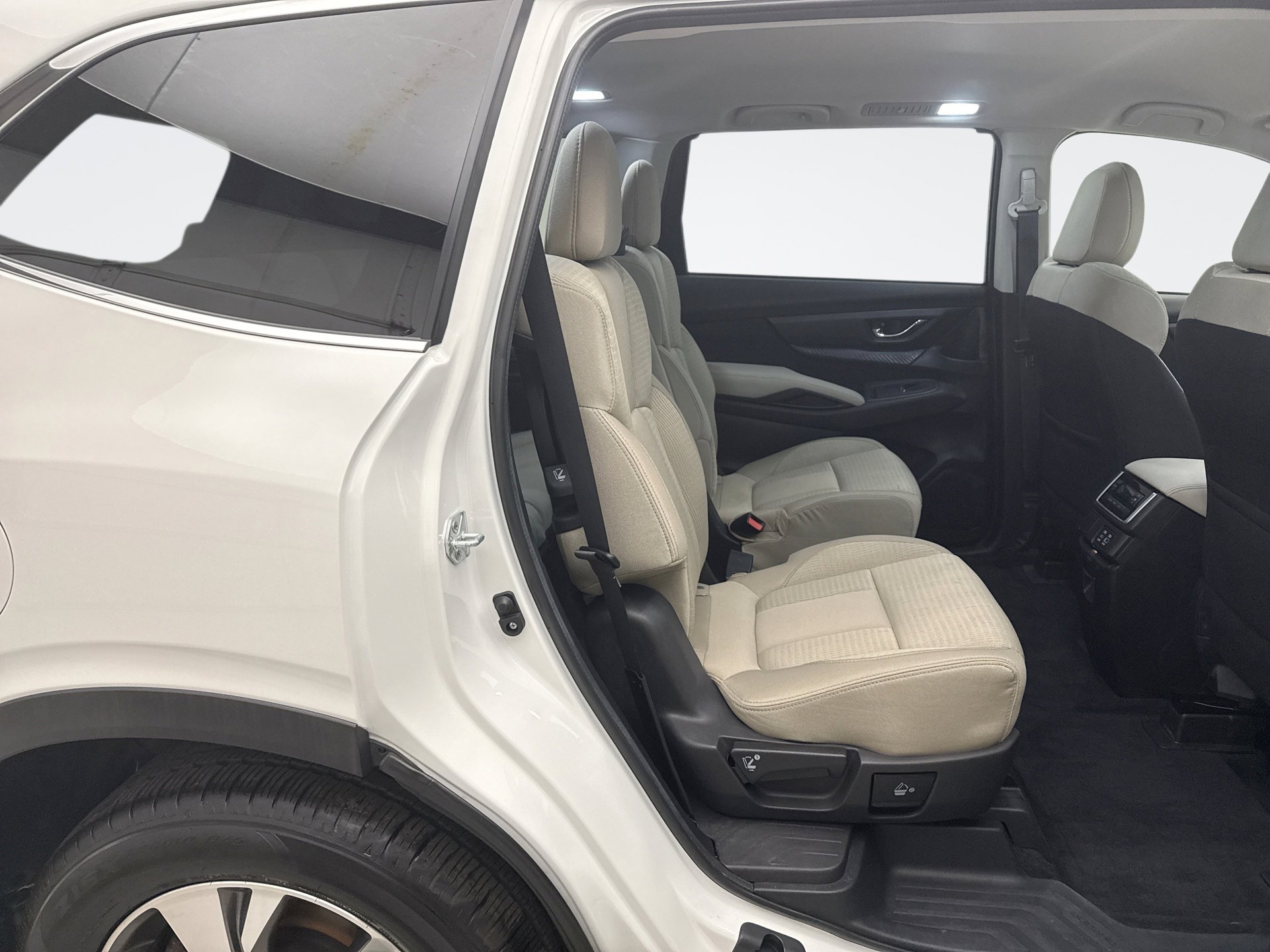 Used 2023 Subaru Ascent Premium w/ Convenience Package image 17