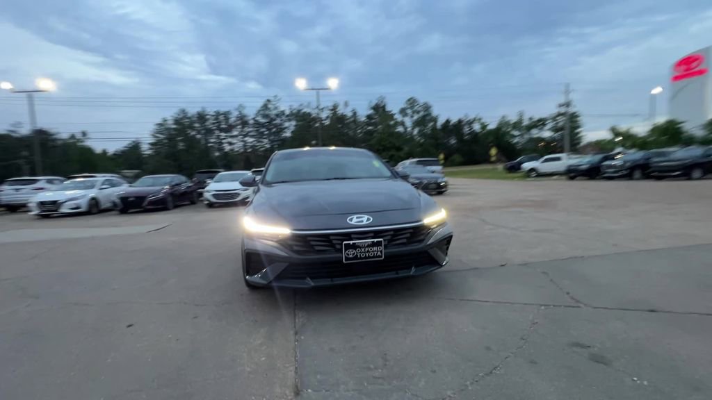 Used 2024 Hyundai Elantra SEL w/ Convenience Package image 9