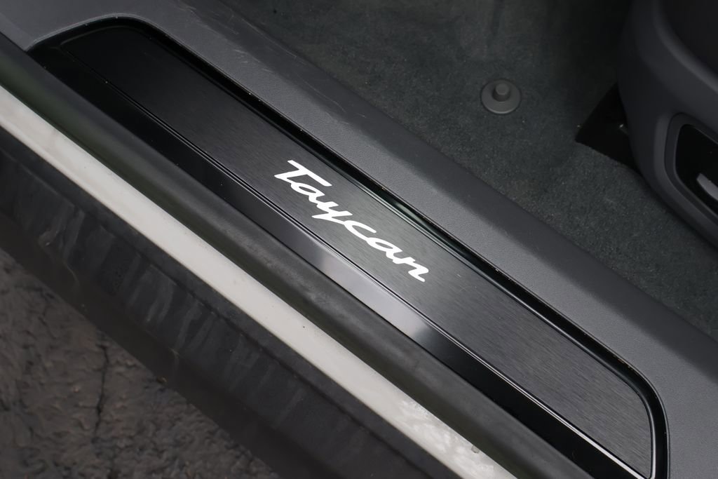 Used 2022 Porsche Taycan image 38
