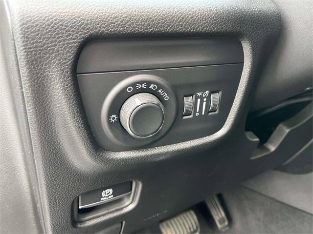 Used 2024 Jeep Grand Cherokee Altitude image 28