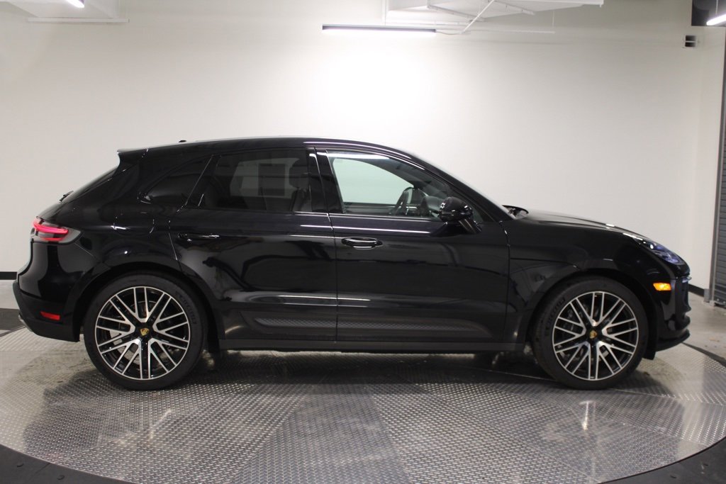 Certified 2025 Porsche Macan image 8