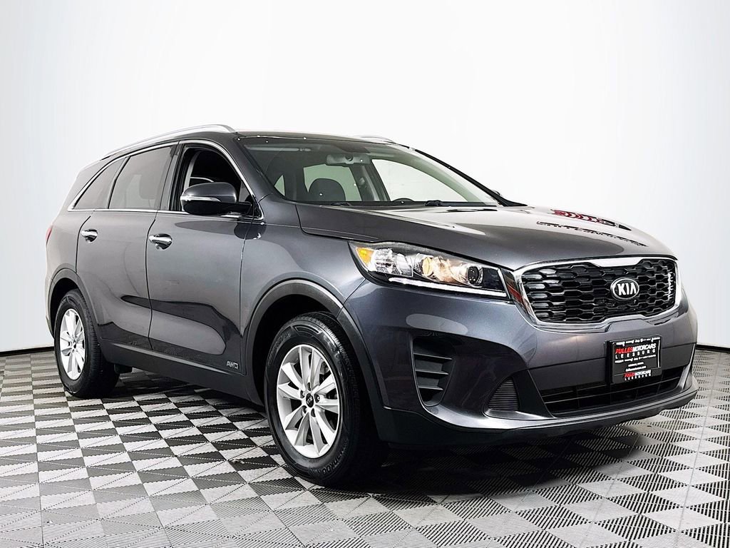 Used 2019 Kia Sorento LX w/ LX Convenience Package image 1
