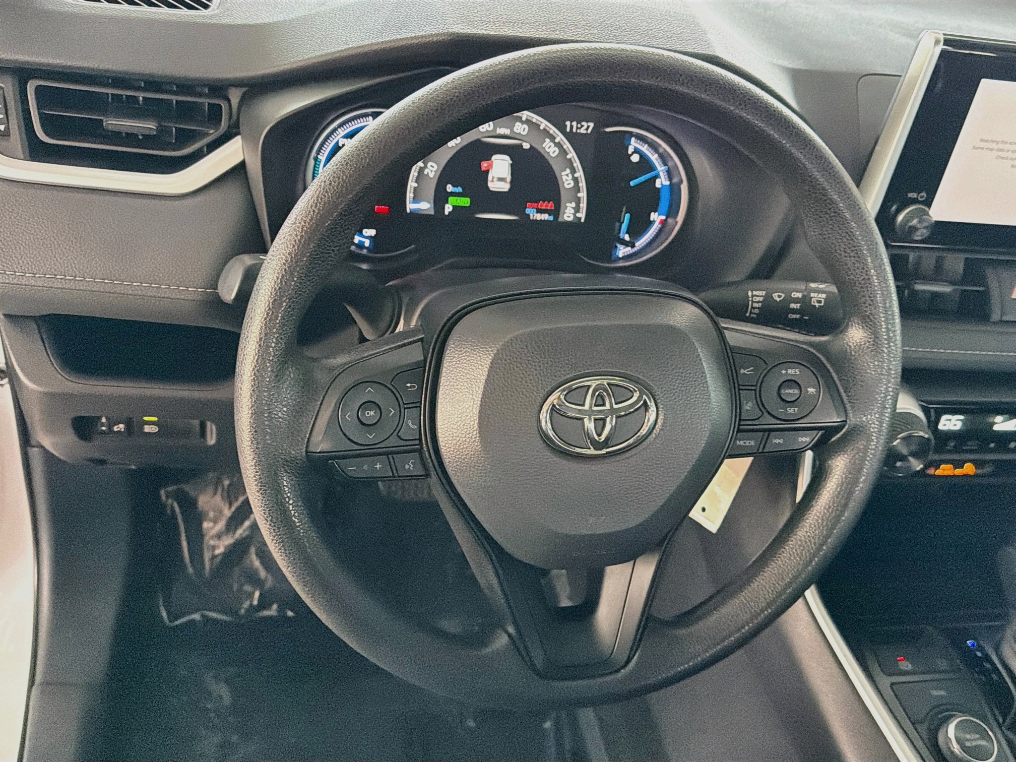 Used 2025 Toyota RAV4 LE AWD/4WD image 17