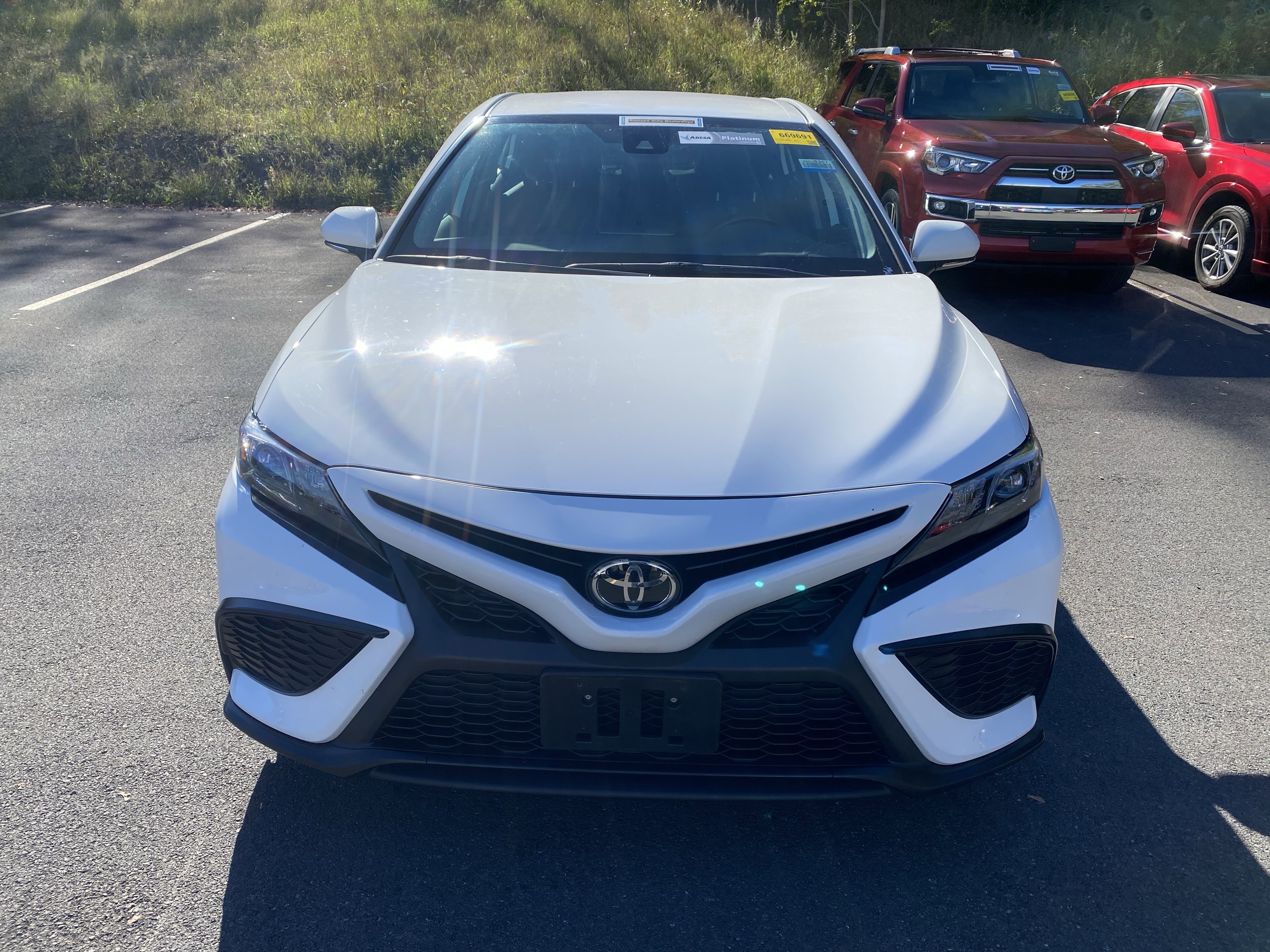 Used 2023 Toyota Camry SE image 3