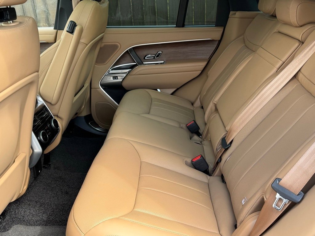New 2025 Land Rover Range Rover SE image 32