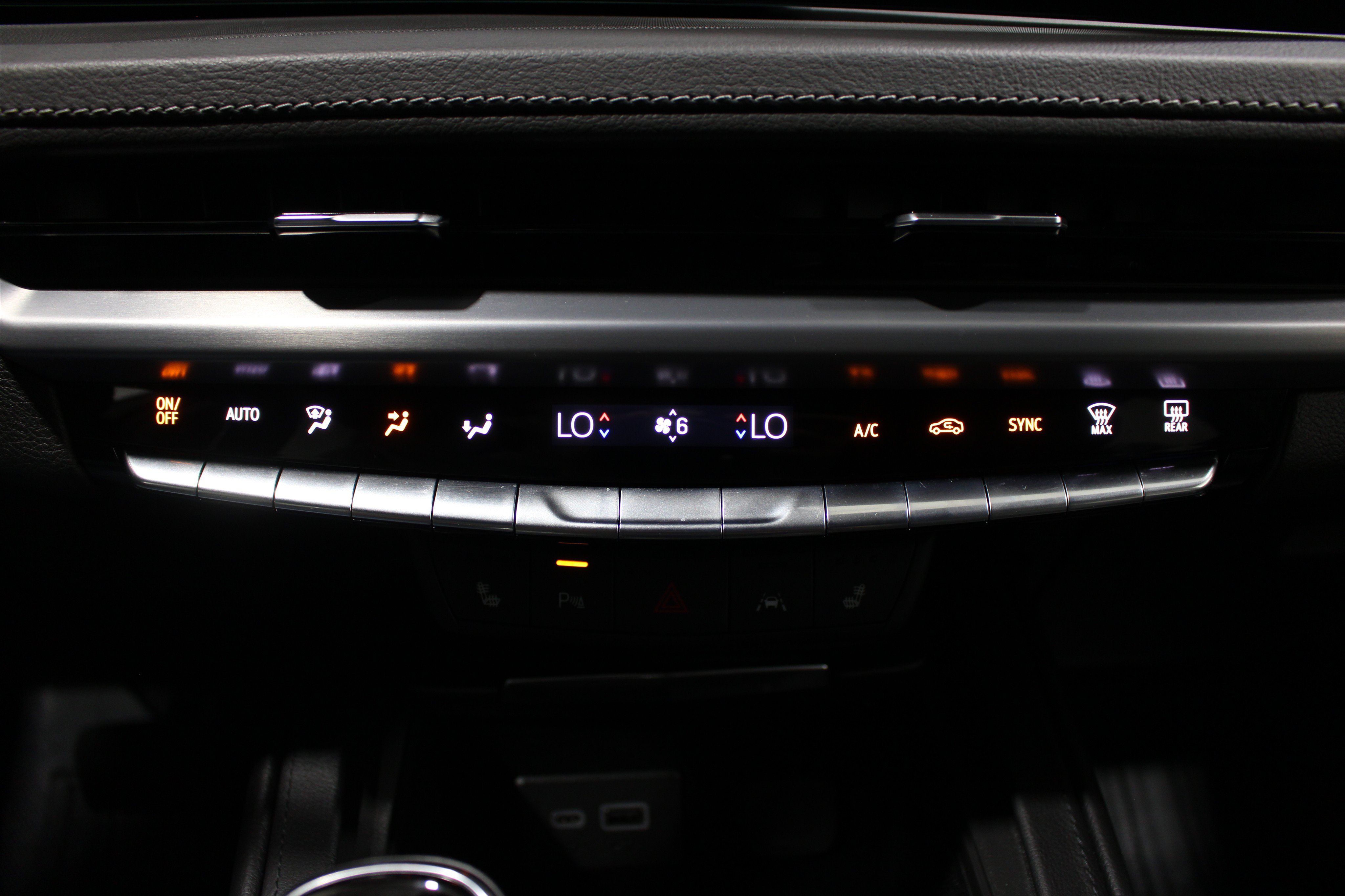 Certified 2024 Cadillac XT4 Luxury w/ Cold Weather Package FWD image 19