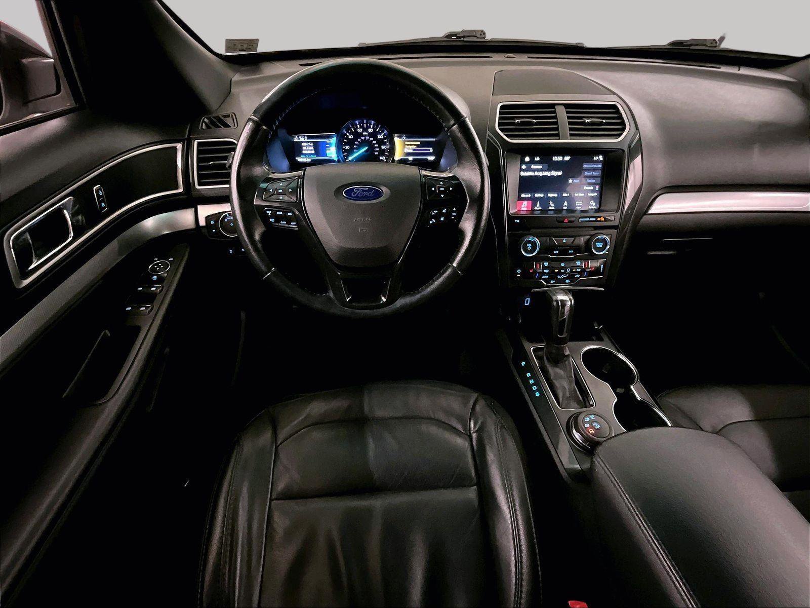 Used 2017 Ford Explorer XLT w/ Equipment Group 202A AWD/4WD image 6