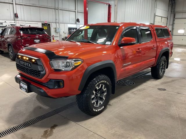 Used 2017 Toyota Tacoma TRD Off-Road w/ Tow Package (A/T) image 3